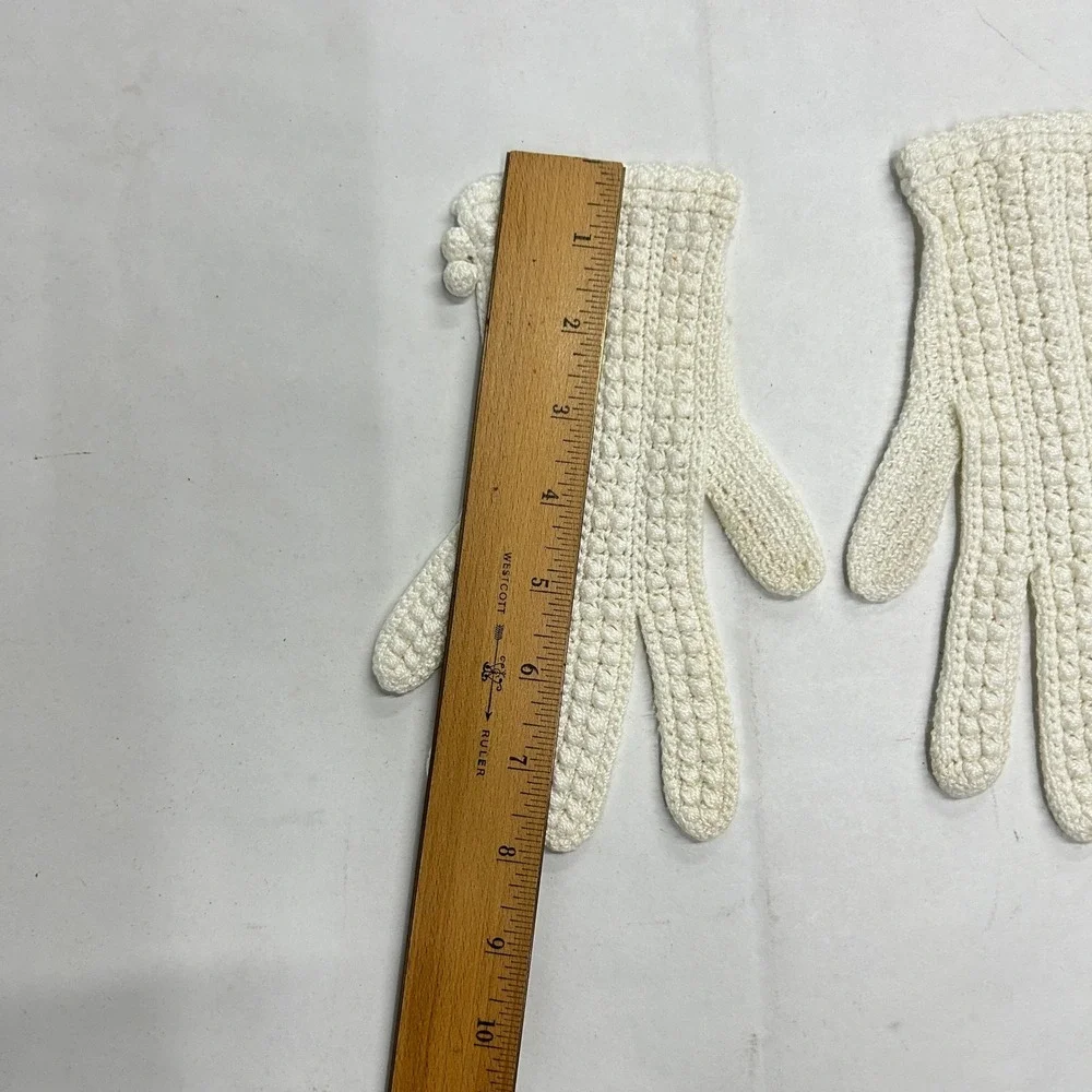 Vintage Victorian Dainty Crochet Knit Pom Pom Wrist Length Gloves S Cream